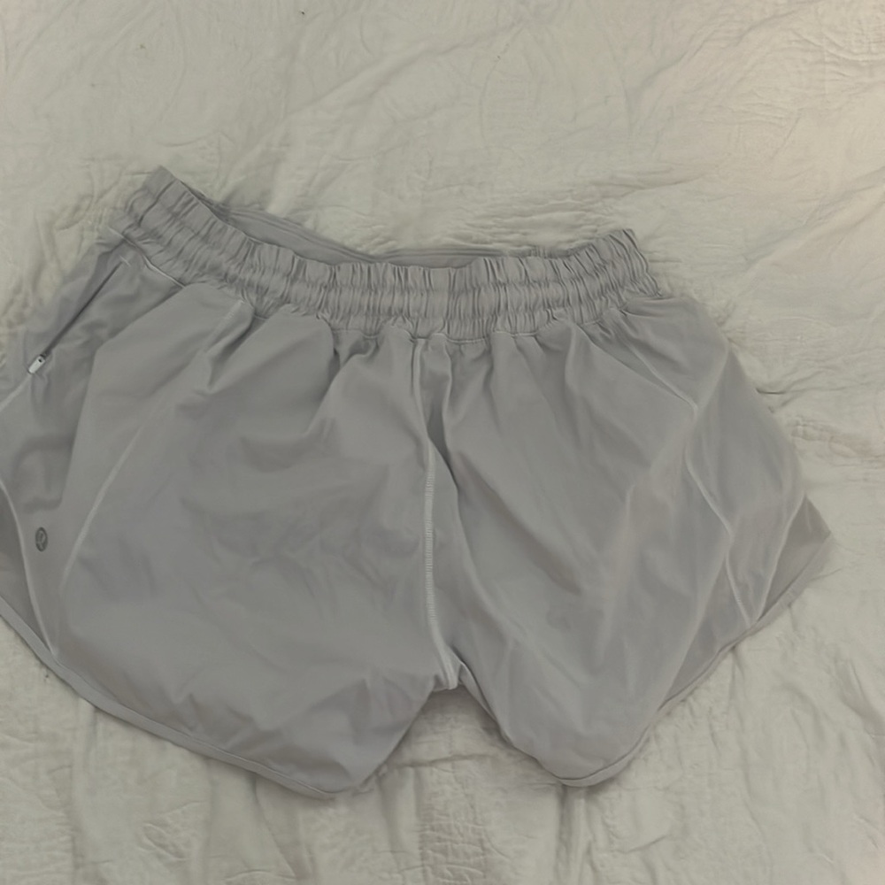 White lululemon Hotty hots, size 8, and high rise - Picture 2 of 2